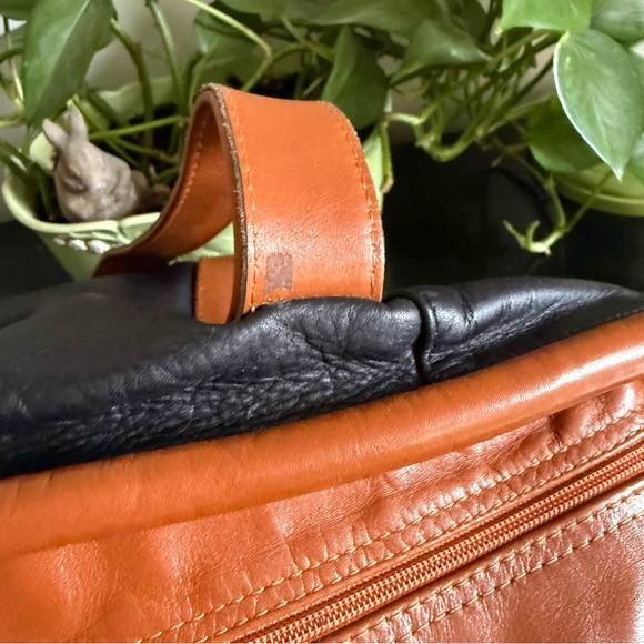 VILLAGE TANNERY Designs by Sevestet New York All Leather Messenger Tote XL - Picture 7 of 12